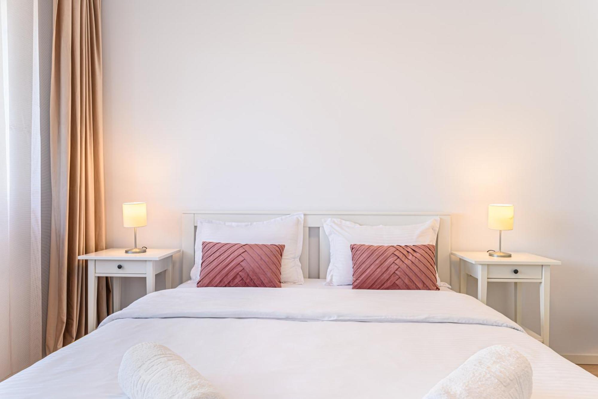 Jad - Luxury 3 & 2 In Kasper, Near Coresi Mall *