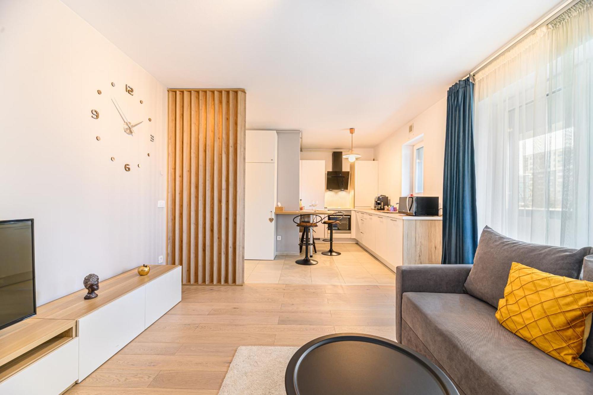 Apartment Jad - Luxury 3 & 2 In Kasper, Near Coresi Mall Brasov