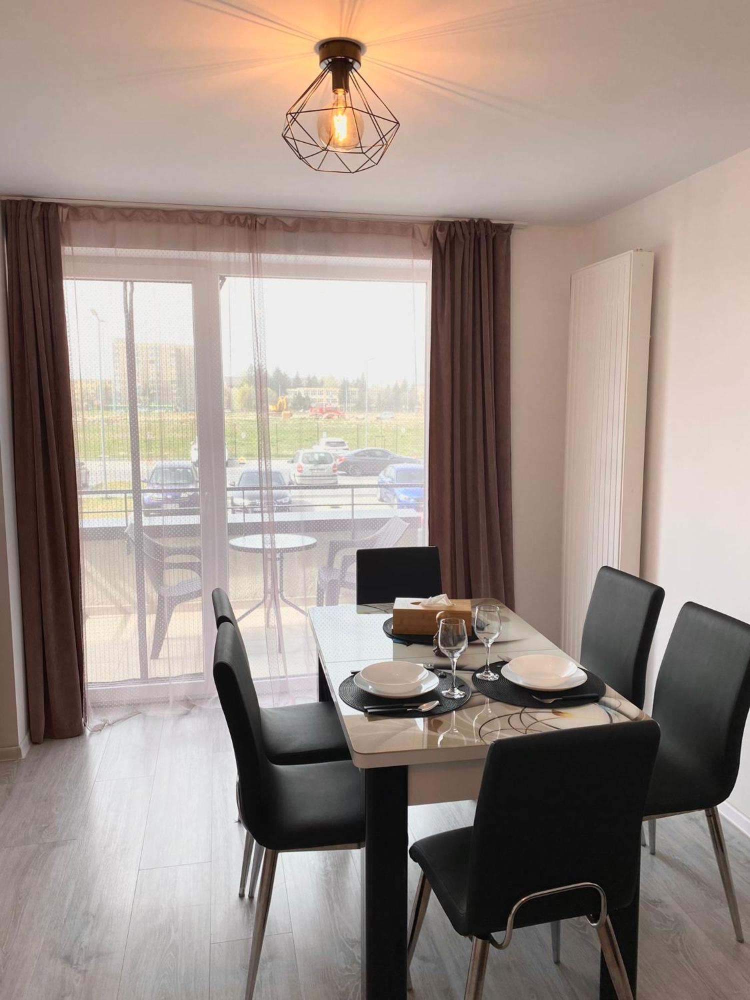 Jad - Luxury 3 & 2 In Kasper, Near Coresi Mall Apartment