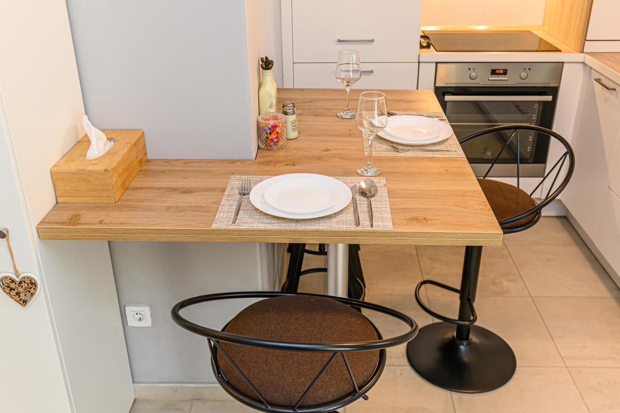 Apartment Jad - Luxury 3 & 2 In Kasper, Near Coresi Mall