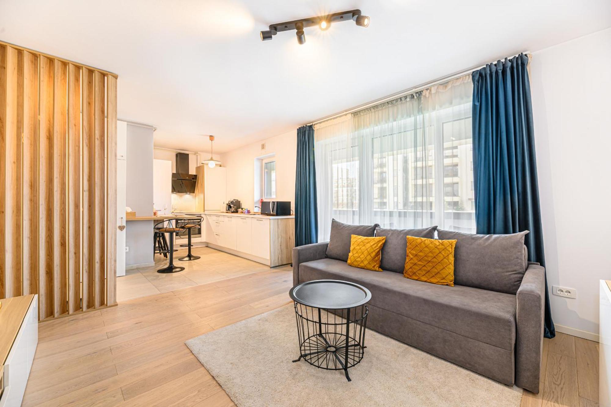 Jad - Luxury 3 & 2 In Kasper, Near Coresi Mall Apartment