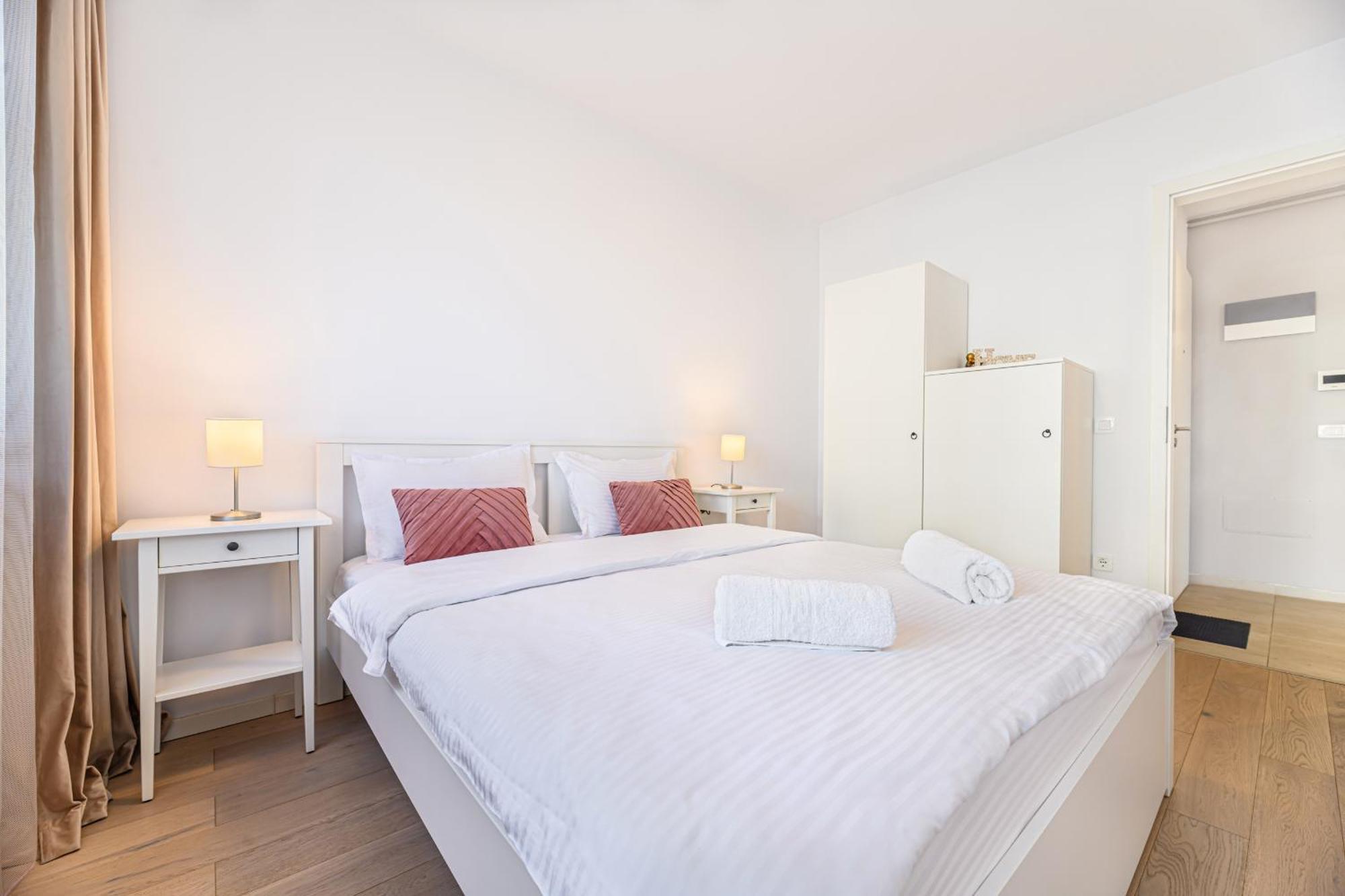 Appartamento Jad - Luxury 3 & 2 In Kasper, Near Coresi Mall *