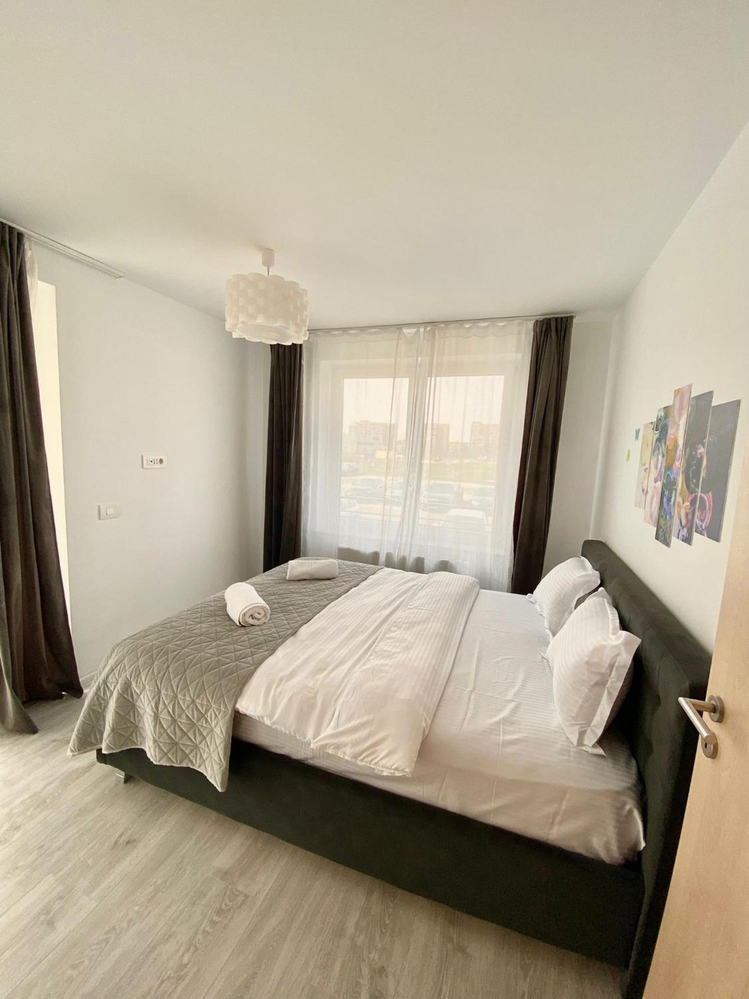 Jad - Luxury 3 & 2 In Kasper, Near Coresi Mall Apartment Brasov