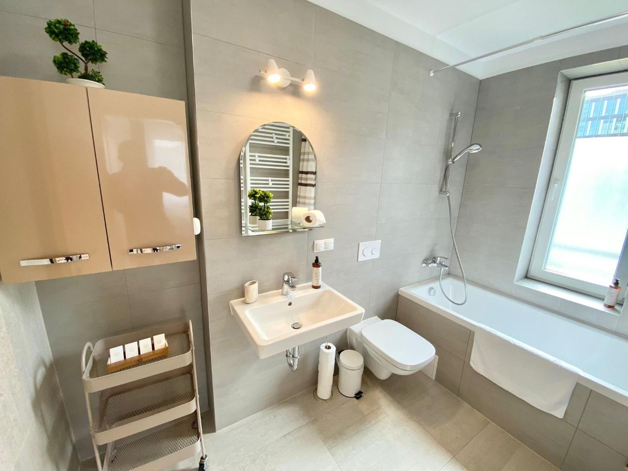Apartment Jad - Luxury 3 & 2 In Kasper, Near Coresi Mall *