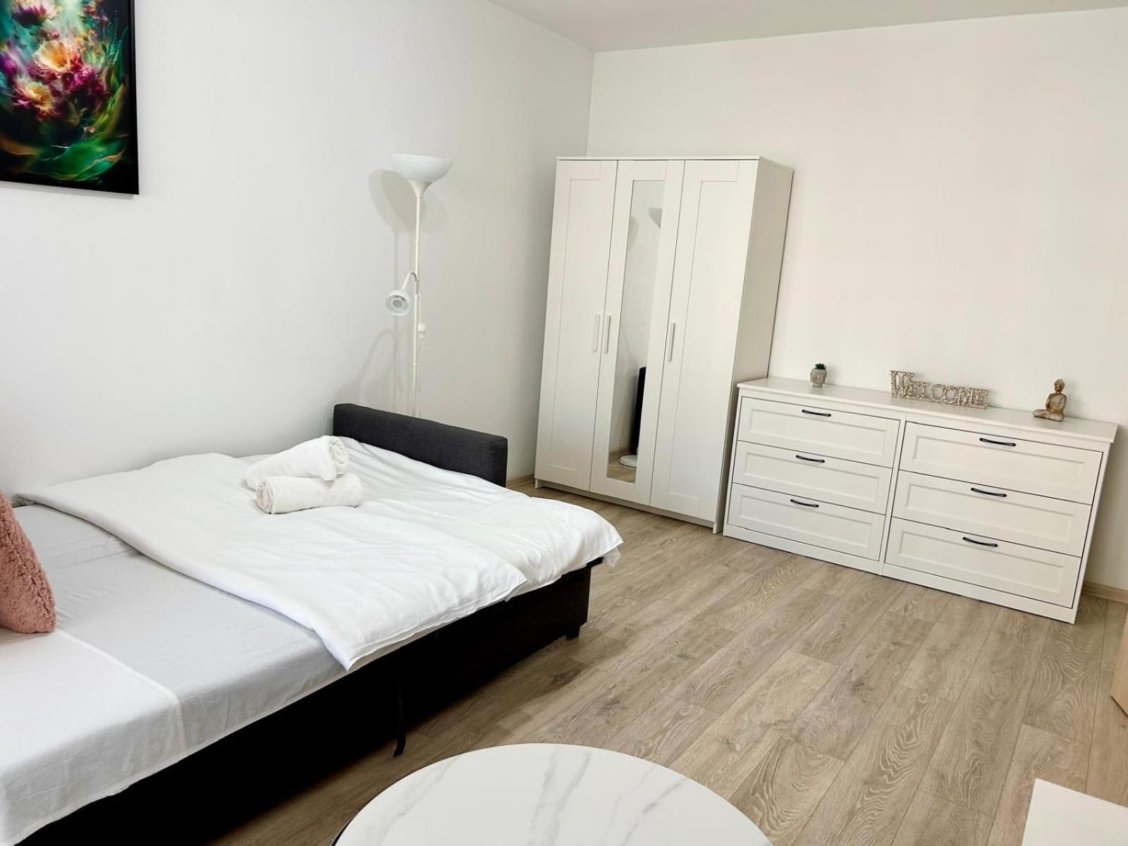 Jad - Luxury 3 & 2 In Kasper, Near Coresi Mall Apartment