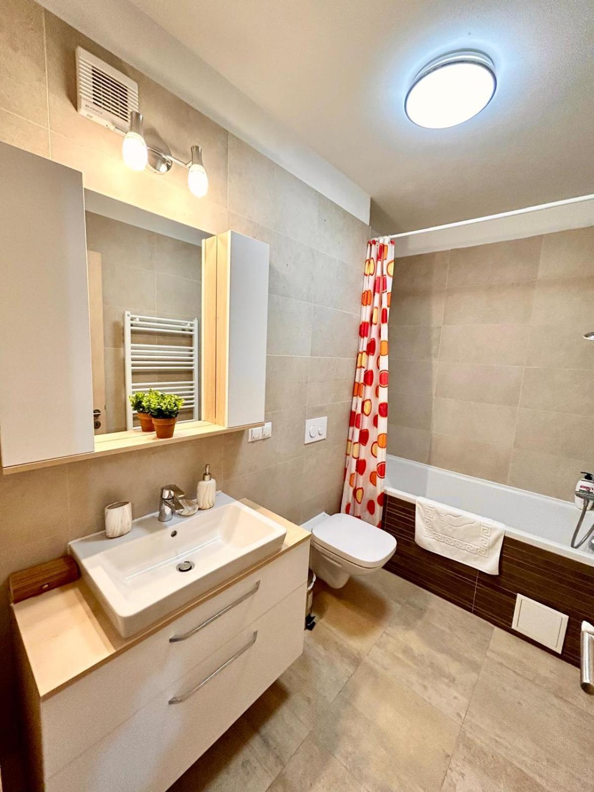 Apartment Jad - Luxury 3 & 2 In Kasper, Near Coresi Mall Brasov