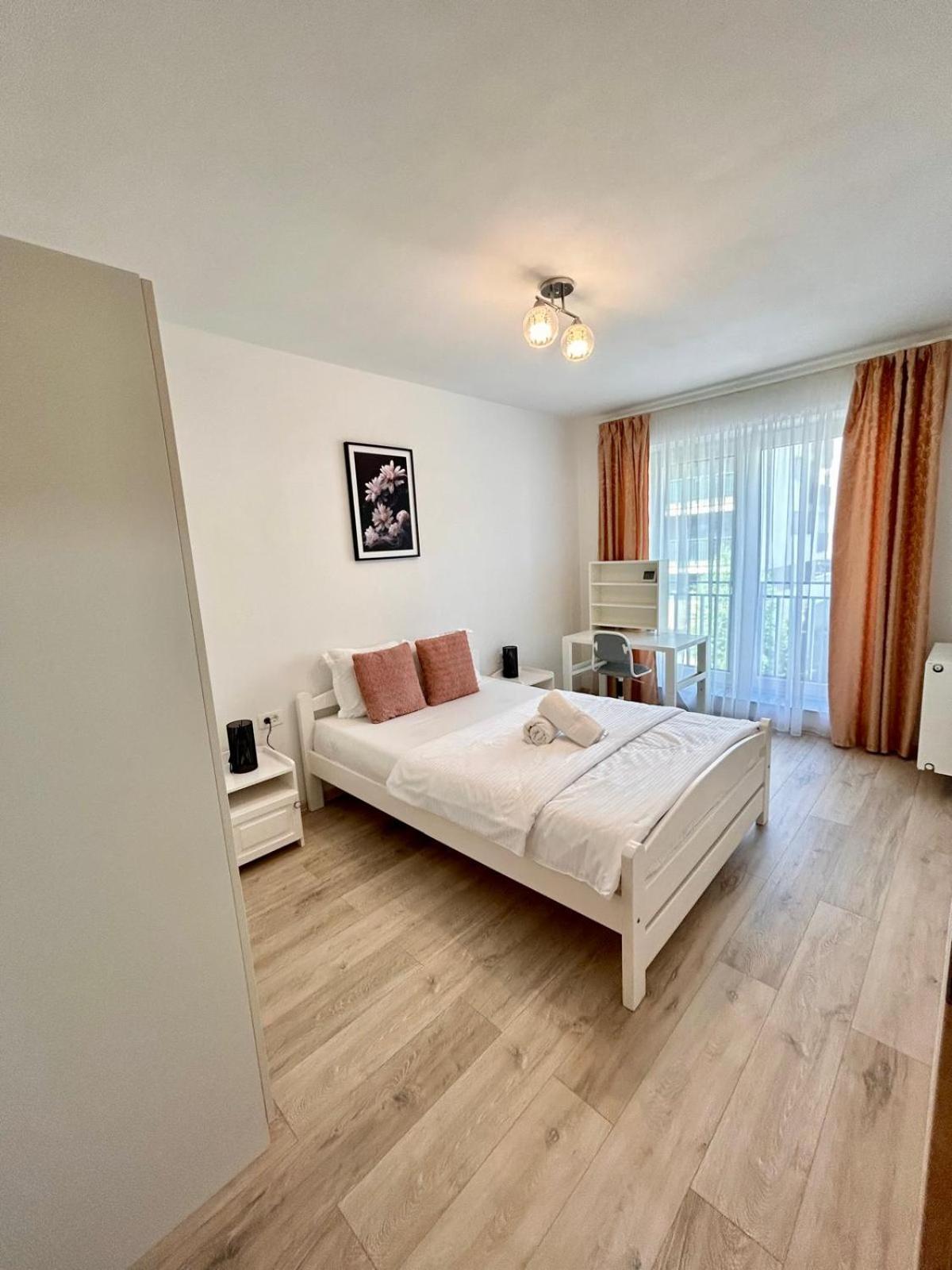 Jad - Luxury 3 & 2 In Kasper, Near Coresi Mall *