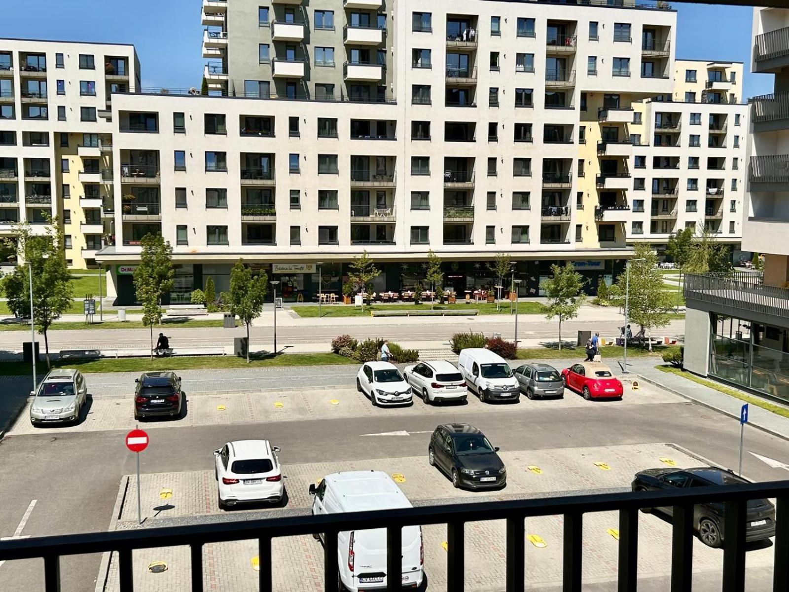 Jad - Luxury 3 & 2 In Kasper, Near Coresi Mall Apartment
