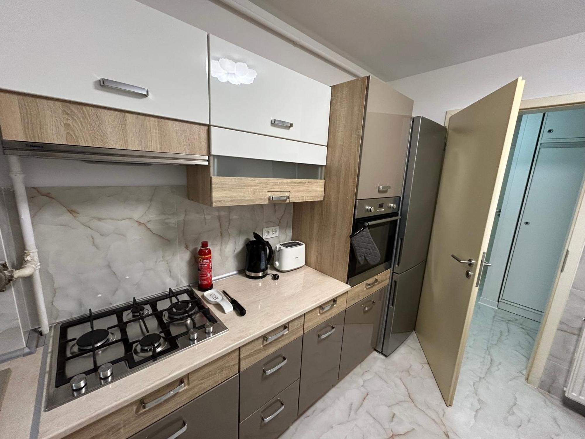 Apartment Jad - Luxury 3 & 2 In Kasper, Near Coresi Mall *