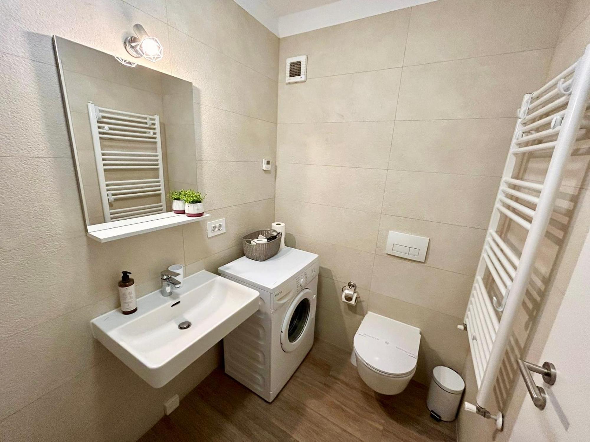 Apartment Jad - Luxury 3 & 2 In Kasper, Near Coresi Mall *