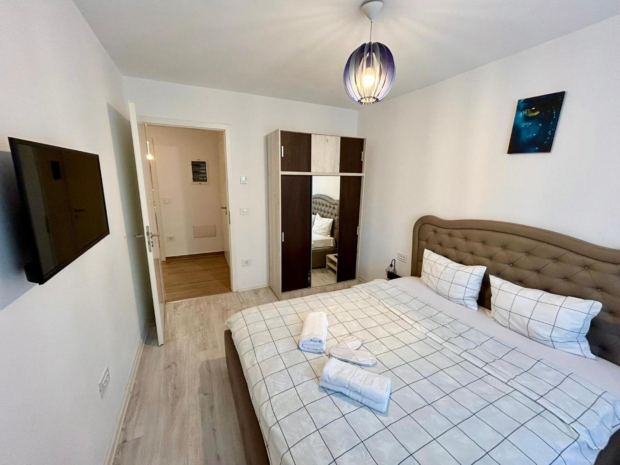Apartment Jad - Luxury 3 & 2 In Kasper, Near Coresi Mall
