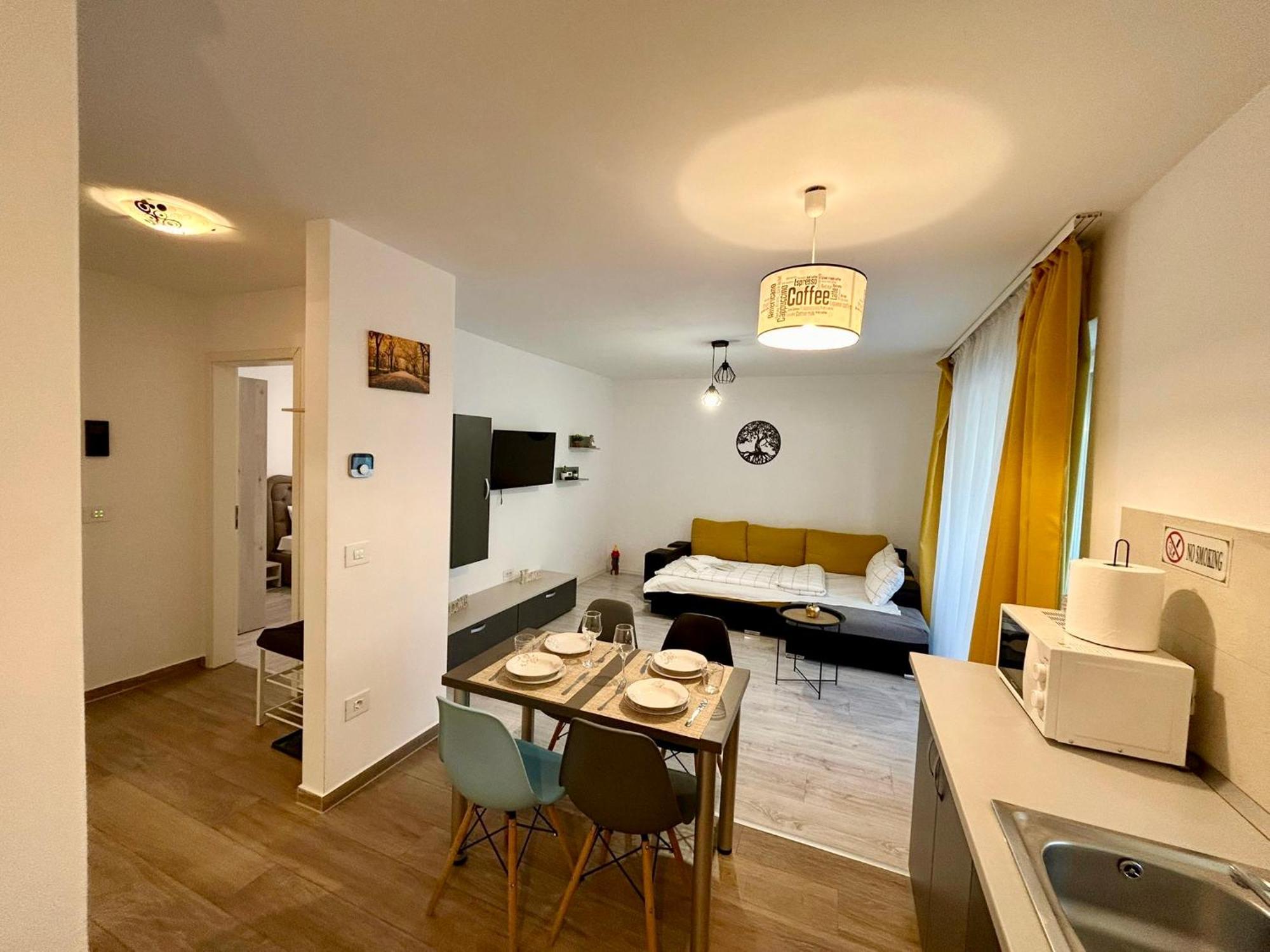 Jad - Luxury 3 & 2 In Kasper, Near Coresi Mall Apartment *