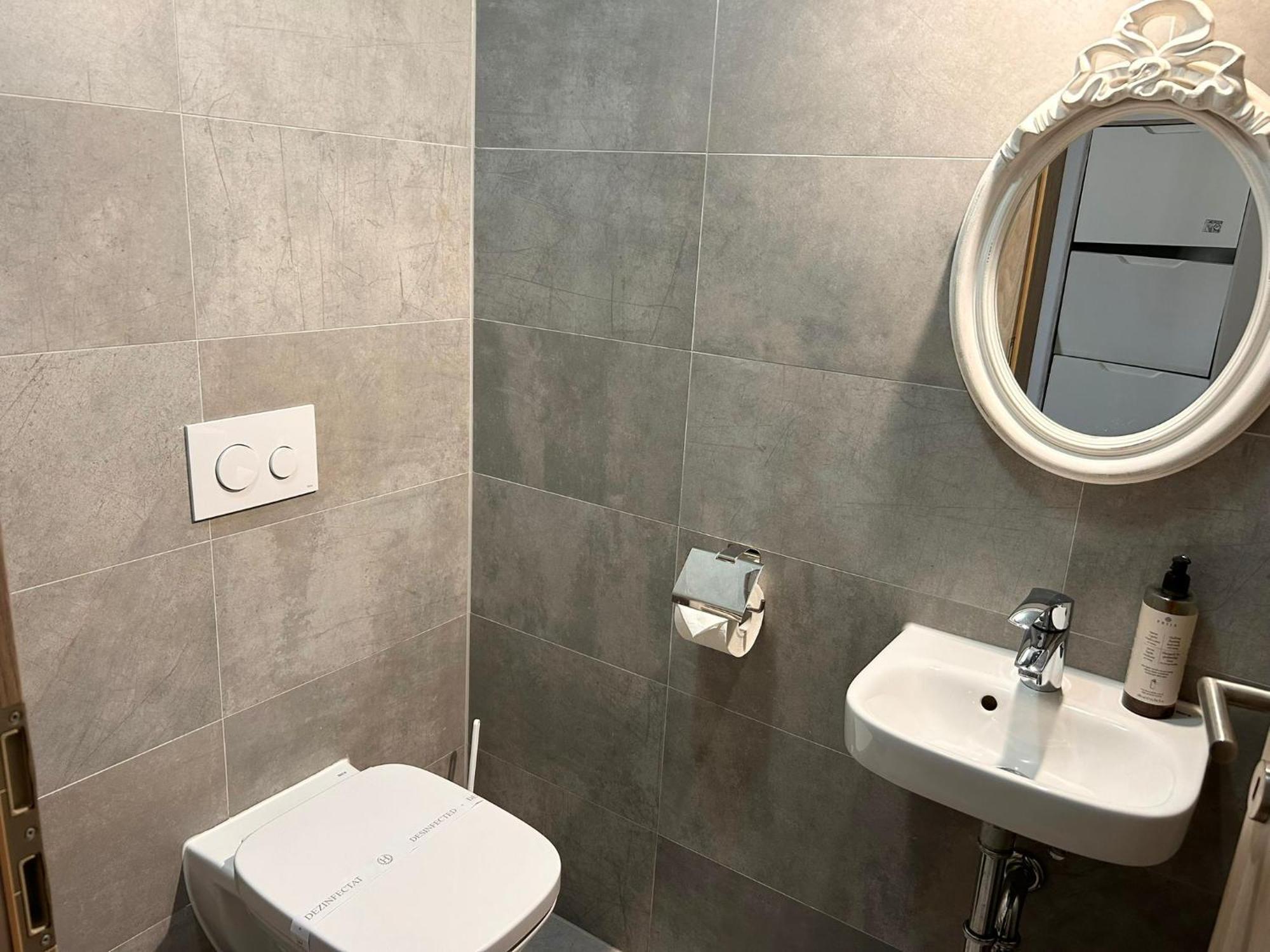 Jad - Luxury 3 & 2 In Kasper, Near Coresi Mall Apartment Brasov