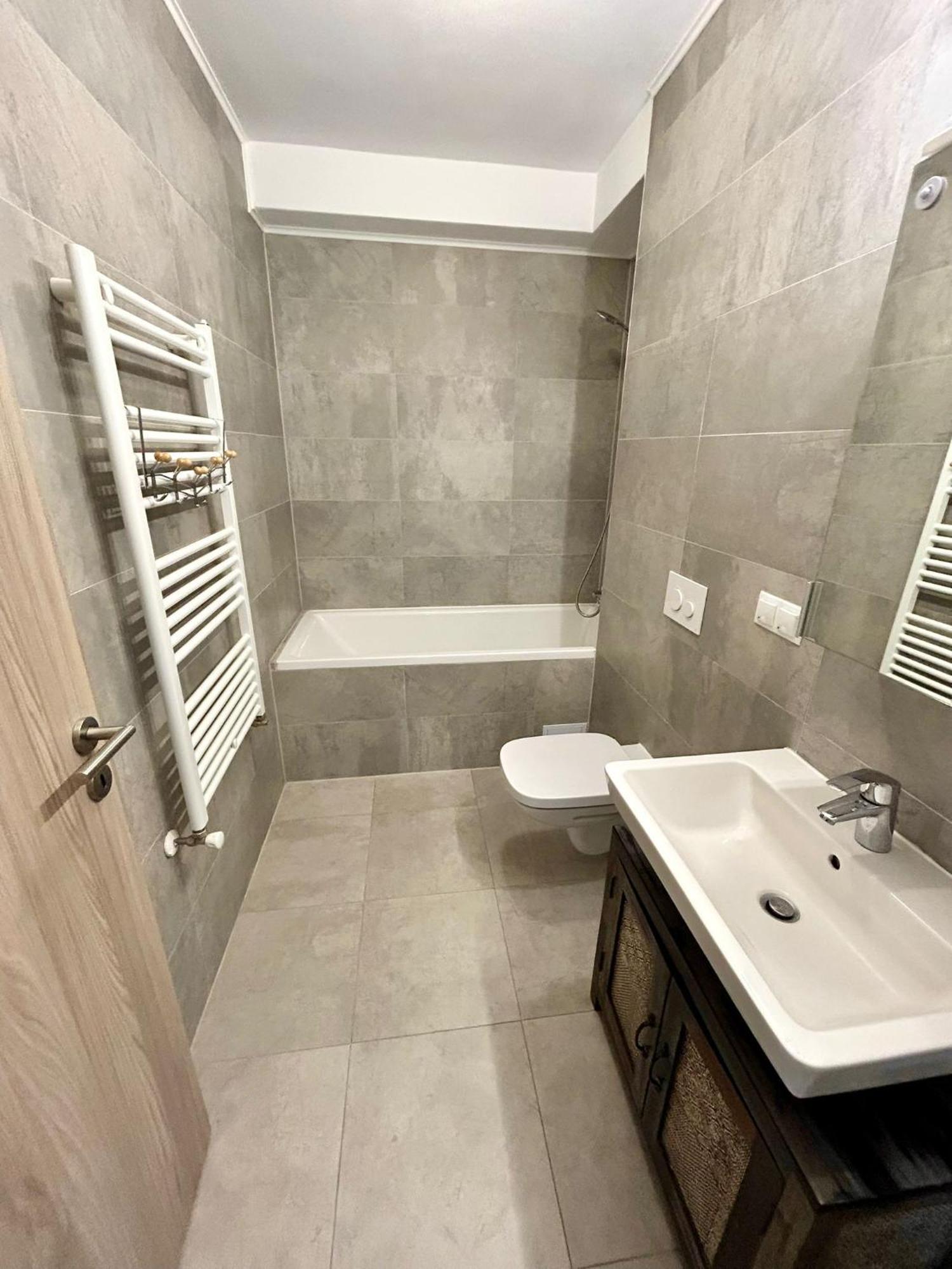 Jad - Luxury 3 & 2 In Kasper, Near Coresi Mall * Brasov