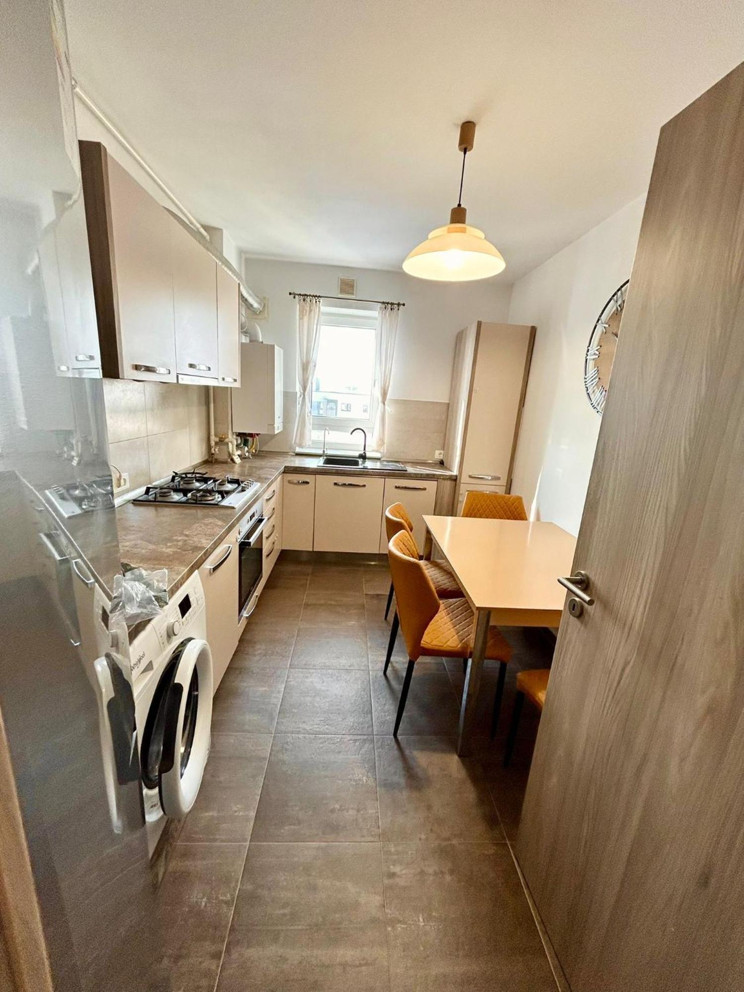 Apartment Jad - Luxury 3 & 2 In Kasper, Near Coresi Mall