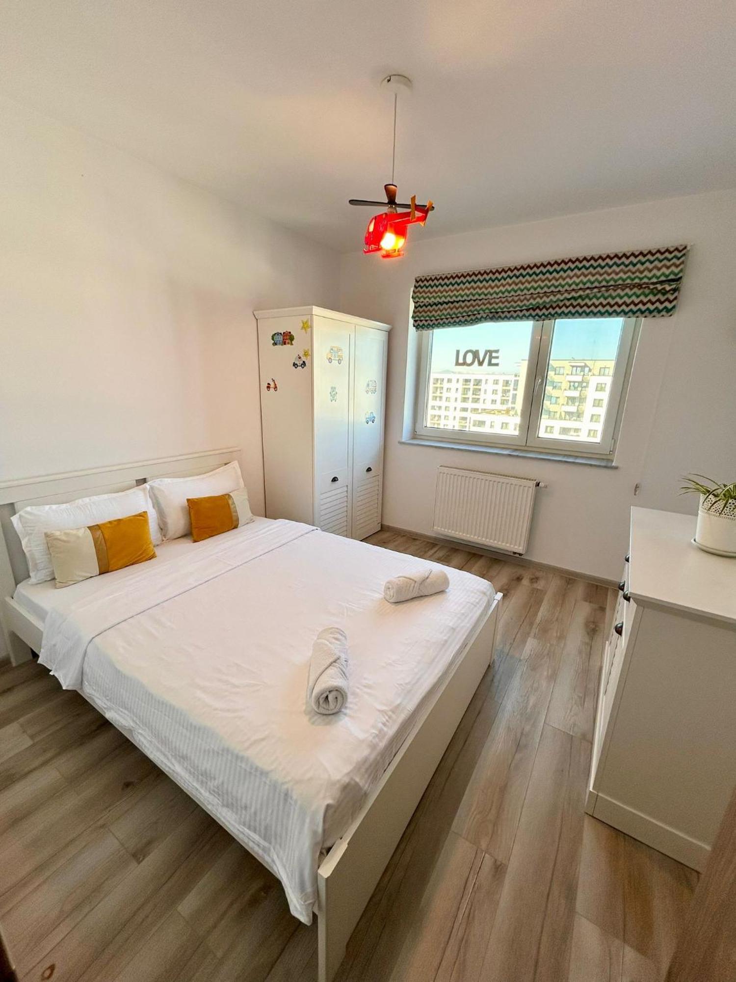 Jad - Luxury 3 & 2 In Kasper, Near Coresi Mall *