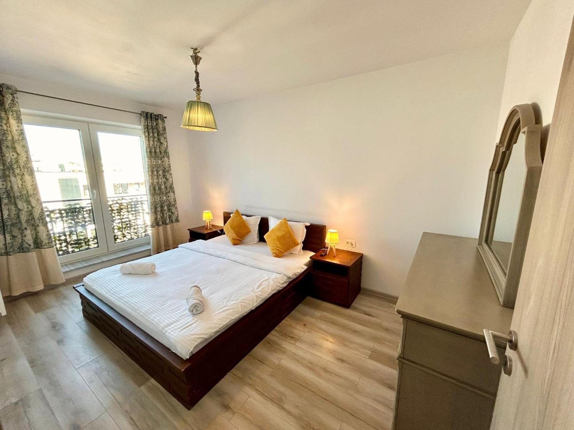 Jad - Luxury 3 & 2 In Kasper, Near Coresi Mall Apartment