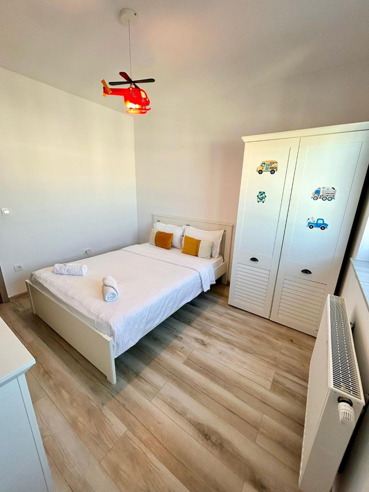 Apartment Jad - Luxury 3 & 2 In Kasper, Near Coresi Mall *