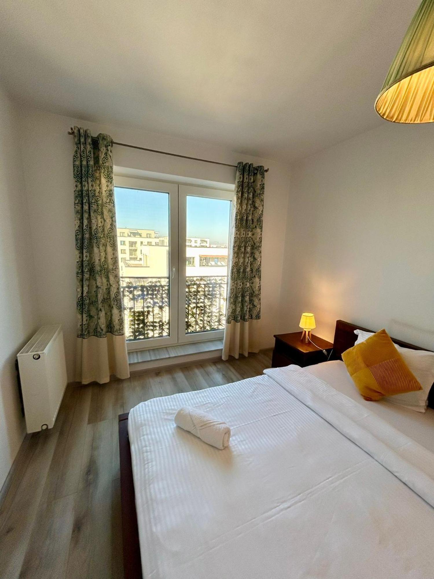 Jad - Luxury 3 & 2 In Kasper, Near Coresi Mall Apartment Brasov